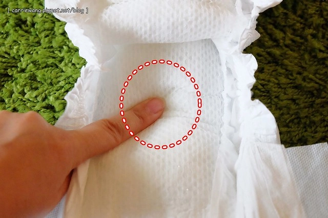 【育兒日記分享】白金級滿意寶寶極緻呵護。日本首創C型新生兒體工學尿布,360度柔貼剪裁,不包緊緊也不漏,寶貝新生肌膚 @飛天璇的口袋