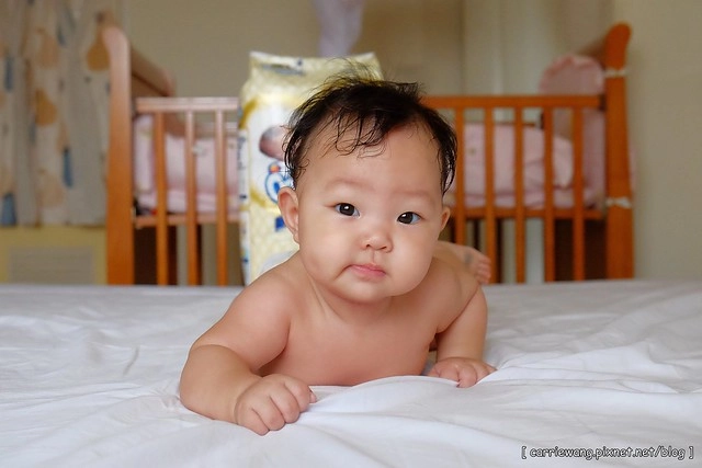 【育兒日記分享】白金級滿意寶寶極緻呵護。日本首創C型新生兒體工學尿布,360度柔貼剪裁,不包緊緊也不漏,寶貝新生肌膚 @飛天璇的口袋