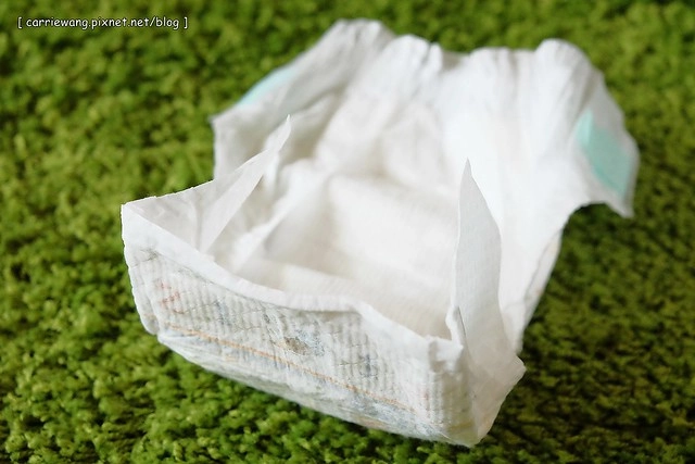 【育兒日記分享】白金級滿意寶寶極緻呵護。日本首創C型新生兒體工學尿布,360度柔貼剪裁,不包緊緊也不漏,寶貝新生肌膚 @飛天璇的口袋