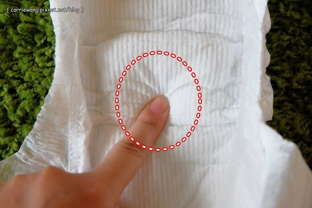 【育兒日記分享】白金級滿意寶寶極緻呵護。日本首創C型新生兒體工學尿布,360度柔貼剪裁,不包緊緊也不漏,寶貝新生肌膚 @飛天璇的口袋