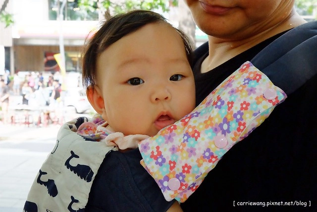 【育兒日記分享】媽咪敗家:寶寶平安符袋.存摺套.寶寶手冊保護套.奶嘴鏈.三角巾(口水巾).背袋口水巾…新生兒彌月禮推薦 @飛天璇的口袋