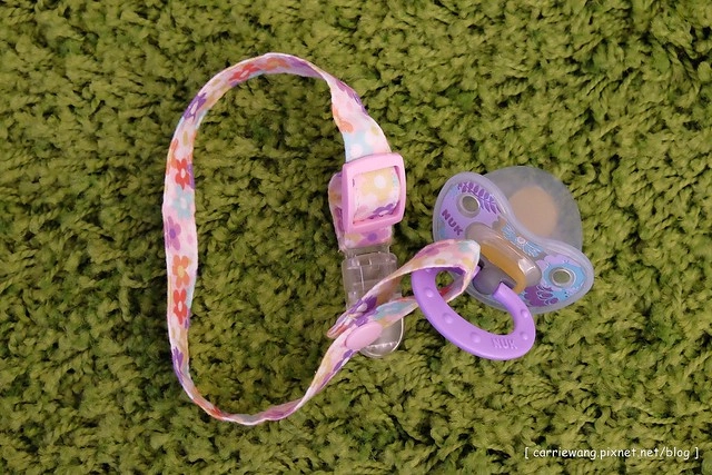 【育兒日記分享】媽咪敗家:寶寶平安符袋.存摺套.寶寶手冊保護套.奶嘴鏈.三角巾(口水巾).背袋口水巾…新生兒彌月禮推薦 @飛天璇的口袋