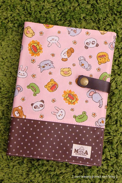 【育兒日記分享】媽咪敗家:寶寶平安符袋.存摺套.寶寶手冊保護套.奶嘴鏈.三角巾(口水巾).背袋口水巾…新生兒彌月禮推薦 @飛天璇的口袋