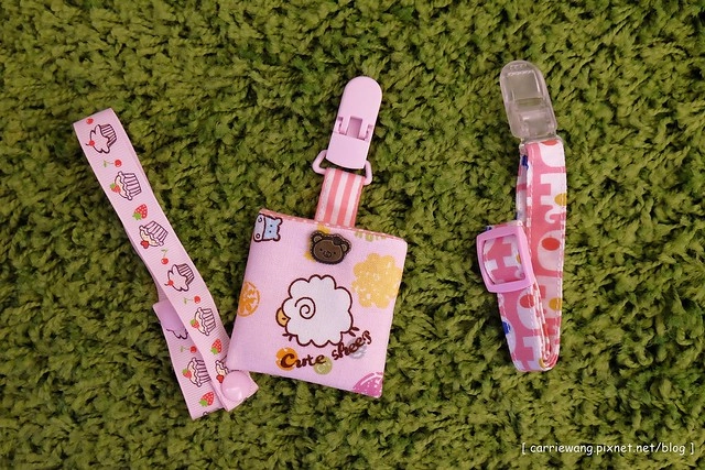 【育兒日記分享】媽咪敗家:寶寶平安符袋.存摺套.寶寶手冊保護套.奶嘴鏈.三角巾(口水巾).背袋口水巾…新生兒彌月禮推薦 @飛天璇的口袋