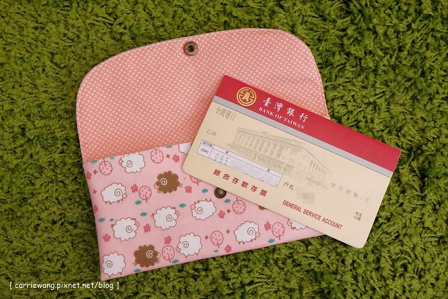 【育兒日記分享】媽咪敗家:寶寶平安符袋.存摺套.寶寶手冊保護套.奶嘴鏈.三角巾(口水巾).背袋口水巾…新生兒彌月禮推薦 @飛天璇的口袋