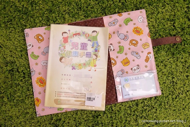 【育兒日記分享】媽咪敗家:寶寶平安符袋.存摺套.寶寶手冊保護套.奶嘴鏈.三角巾(口水巾).背袋口水巾…新生兒彌月禮推薦 @飛天璇的口袋