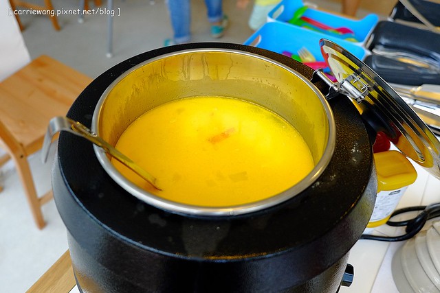 【台中親子餐廳】抱抱廚房。有室內室外兒童遊戲區、沙坑,哺乳室、尿布室,環境很可愛明亮,餐點很天然健康,還有提供寶寶的副食品 @飛天璇的口袋