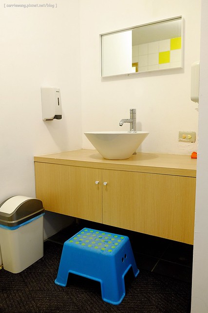 【台中親子餐廳】抱抱廚房。有室內室外兒童遊戲區、沙坑,哺乳室、尿布室,環境很可愛明亮,餐點很天然健康,還有提供寶寶的副食品 @飛天璇的口袋