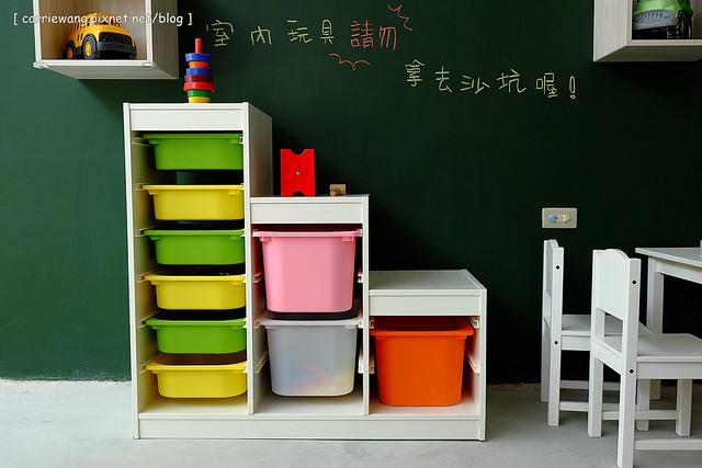 【台中親子餐廳】抱抱廚房。有室內室外兒童遊戲區、沙坑,哺乳室、尿布室,環境很可愛明亮,餐點很天然健康,還有提供寶寶的副食品 @飛天璇的口袋