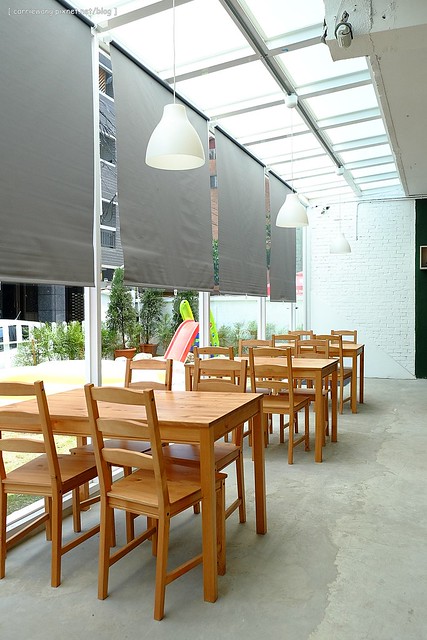 【台中親子餐廳】抱抱廚房。有室內室外兒童遊戲區、沙坑,哺乳室、尿布室,環境很可愛明亮,餐點很天然健康,還有提供寶寶的副食品 @飛天璇的口袋