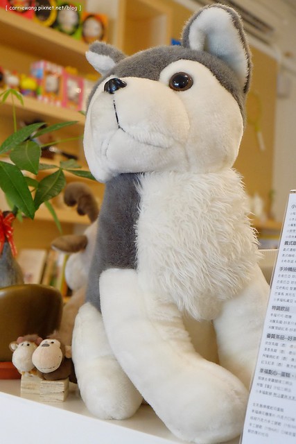 【台中下午茶】小幸福咖啡。位於豐原田野間的小巧咖啡館,裡面有很多可愛的玩偶,生乳酪檸檬起司蛋糕酸V好吃 @飛天璇的口袋