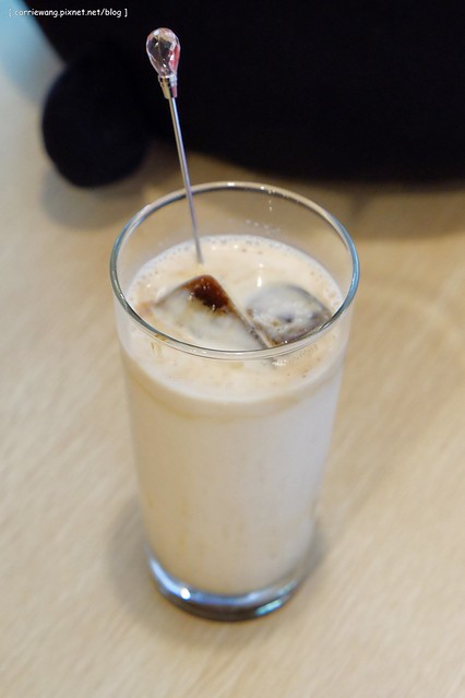 【台中下午茶】小幸福咖啡。位於豐原田野間的小巧咖啡館,裡面有很多可愛的玩偶,生乳酪檸檬起司蛋糕酸V好吃 @飛天璇的口袋