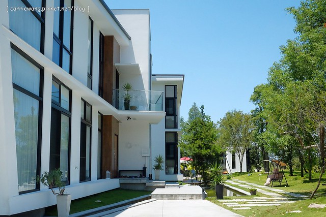 冬山.悠悅光 Aura Villa:超具時尚感的民宿,有庭園游泳池,包棟還可以BBQ,偶像劇《致 第三者》和《搶救21克拉》的拍攝地 @飛天璇的口袋