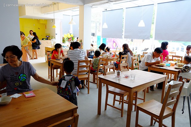 【台中親子餐廳】抱抱廚房。有室內室外兒童遊戲區、沙坑,哺乳室、尿布室,環境很可愛明亮,餐點很天然健康,還有提供寶寶的副食品 @飛天璇的口袋