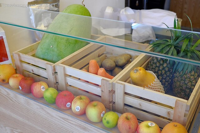 【台中親子餐廳】抱抱廚房。有室內室外兒童遊戲區、沙坑,哺乳室、尿布室,環境很可愛明亮,餐點很天然健康,還有提供寶寶的副食品 @飛天璇的口袋