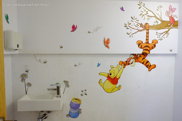 【台中親子餐廳】抱抱廚房。有室內室外兒童遊戲區、沙坑,哺乳室、尿布室,環境很可愛明亮,餐點很天然健康,還有提供寶寶的副食品 @飛天璇的口袋