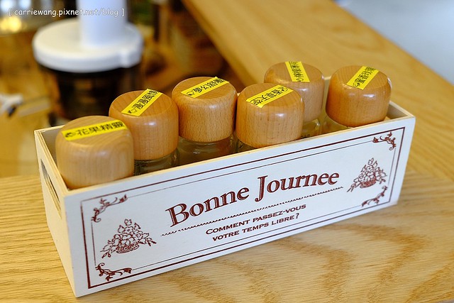 【台中親子餐廳】抱抱廚房。有室內室外兒童遊戲區、沙坑,哺乳室、尿布室,環境很可愛明亮,餐點很天然健康,還有提供寶寶的副食品 @飛天璇的口袋