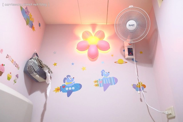 【台中親子餐廳】小布萊恩親子樂園餐廳.Little Brian。有遊戲區、兒童餐、尿布檯、哺乳室…適合0~4歲的小小孩,還會不定期舉辦寶寶爬行比賽和抓周活動 @飛天璇的口袋