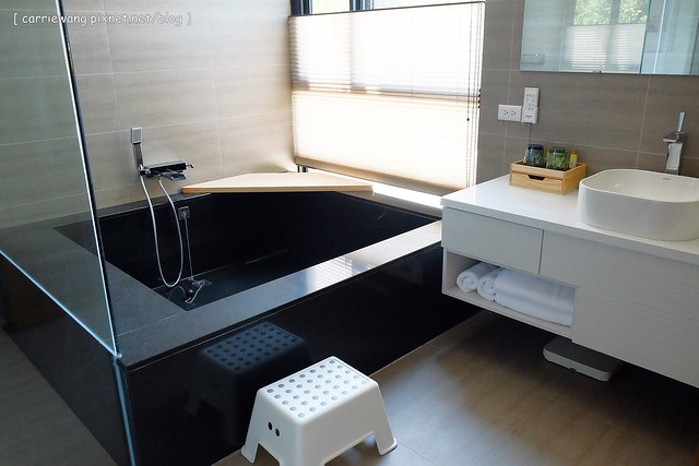 冬山.悠悅光 Aura Villa:超具時尚感的民宿,有庭園游泳池,包棟還可以BBQ,偶像劇《致 第三者》和《搶救21克拉》的拍攝地 @飛天璇的口袋