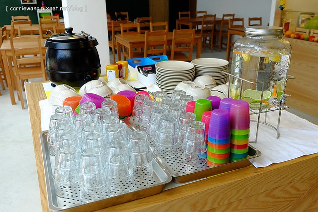 【台中親子餐廳】抱抱廚房。有室內室外兒童遊戲區、沙坑,哺乳室、尿布室,環境很可愛明亮,餐點很天然健康,還有提供寶寶的副食品 @飛天璇的口袋