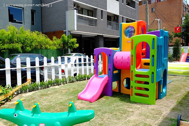 【台中親子餐廳】抱抱廚房。有室內室外兒童遊戲區、沙坑,哺乳室、尿布室,環境很可愛明亮,餐點很天然健康,還有提供寶寶的副食品 @飛天璇的口袋