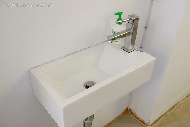 【台中親子餐廳】抱抱廚房。有室內室外兒童遊戲區、沙坑,哺乳室、尿布室,環境很可愛明亮,餐點很天然健康,還有提供寶寶的副食品 @飛天璇的口袋