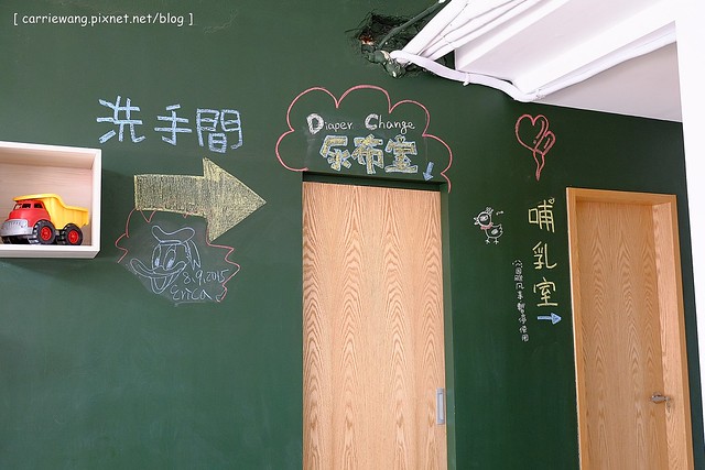 【台中親子餐廳】抱抱廚房。有室內室外兒童遊戲區、沙坑,哺乳室、尿布室,環境很可愛明亮,餐點很天然健康,還有提供寶寶的副食品 @飛天璇的口袋