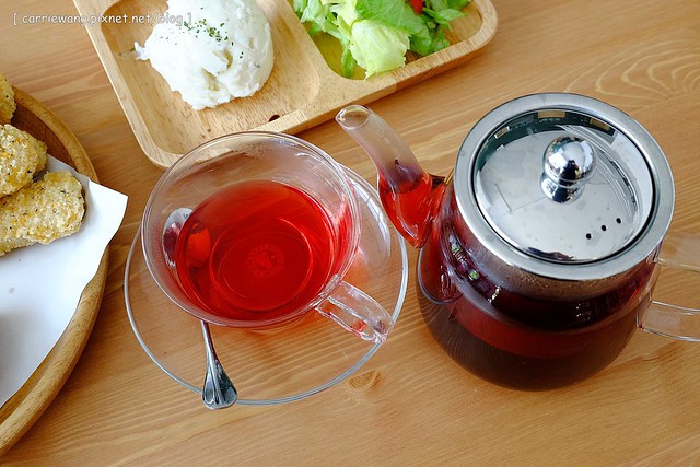 【台中親子餐廳】抱抱廚房。有室內室外兒童遊戲區、沙坑,哺乳室、尿布室,環境很可愛明亮,餐點很天然健康,還有提供寶寶的副食品 @飛天璇的口袋