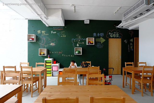 【台中親子餐廳】抱抱廚房。有室內室外兒童遊戲區、沙坑,哺乳室、尿布室,環境很可愛明亮,餐點很天然健康,還有提供寶寶的副食品 @飛天璇的口袋