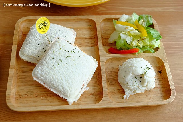 【台中親子餐廳】抱抱廚房。有室內室外兒童遊戲區、沙坑,哺乳室、尿布室,環境很可愛明亮,餐點很天然健康,還有提供寶寶的副食品 @飛天璇的口袋