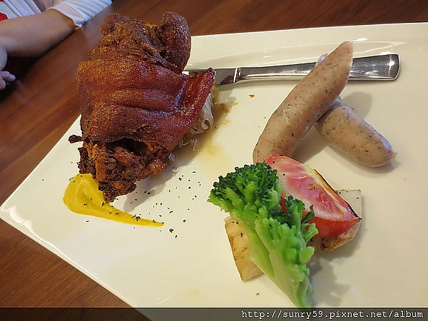 台中美食餐廳推薦。台中百貨公司、商場美食餐廳懶人包:中友百貨、新時代購物中心、廣三SOGO百貨、勤美誠品綠園道、金典綠園道、台中大遠百、新光三越百貨、Tiger City老虎城、LEECO禮客食尚館、豐原太平洋SOGO百貨…各樓餐廳美食資訊 @飛天璇的口袋