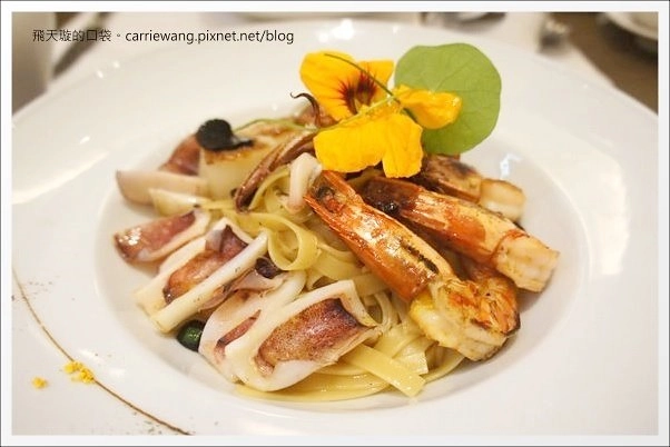 台中美食餐廳推薦。台中百貨公司、商場美食餐廳懶人包:中友百貨、新時代購物中心、廣三SOGO百貨、勤美誠品綠園道、金典綠園道、台中大遠百、新光三越百貨、Tiger City老虎城、LEECO禮客食尚館、豐原太平洋SOGO百貨…各樓餐廳美食資訊 @飛天璇的口袋