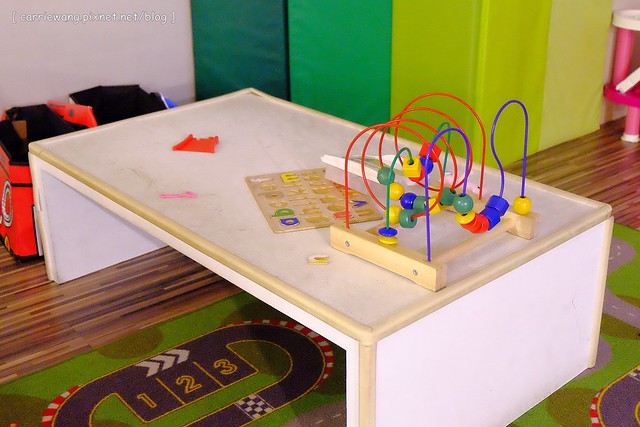 【台中親子餐廳】偶來路Ollu|親子餐廳.兒童攝影。兒童遊樂設施、兒童繪本圖書、專業3D攝影棚、積木區和球池區、還可以包場辦party @飛天璇的口袋