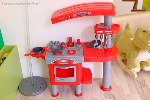 【台中親子餐廳】小布萊恩親子樂園餐廳.Little Brian。有遊戲區、兒童餐、尿布檯、哺乳室…適合0~4歲的小小孩,還會不定期舉辦寶寶爬行比賽和抓周活動 @飛天璇的口袋