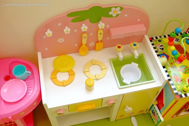 【台中親子餐廳】小布萊恩親子樂園餐廳.Little Brian。有遊戲區、兒童餐、尿布檯、哺乳室…適合0~4歲的小小孩,還會不定期舉辦寶寶爬行比賽和抓周活動 @飛天璇的口袋