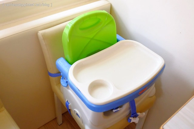 【台中親子餐廳】小布萊恩親子樂園餐廳.Little Brian。有遊戲區、兒童餐、尿布檯、哺乳室…適合0~4歲的小小孩,還會不定期舉辦寶寶爬行比賽和抓周活動 @飛天璇的口袋