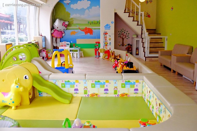 【台中親子餐廳】小布萊恩親子樂園餐廳.Little Brian。有遊戲區、兒童餐、尿布檯、哺乳室…適合0~4歲的小小孩,還會不定期舉辦寶寶爬行比賽和抓周活動 @飛天璇的口袋