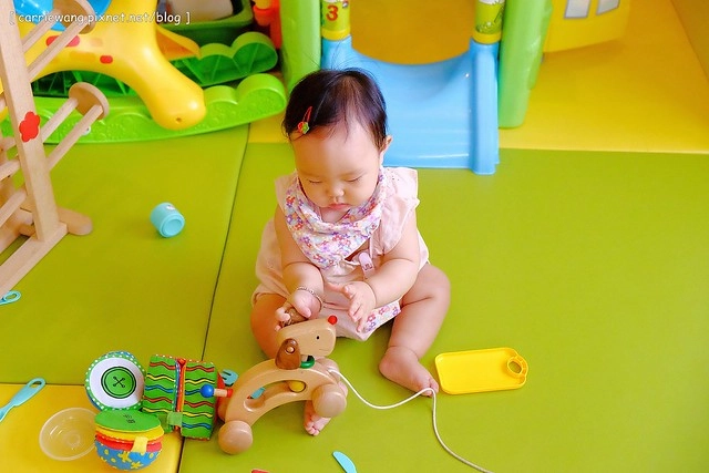 【台中親子餐廳】小布萊恩親子樂園餐廳.Little Brian。有遊戲區、兒童餐、尿布檯、哺乳室…適合0~4歲的小小孩,還會不定期舉辦寶寶爬行比賽和抓周活動 @飛天璇的口袋