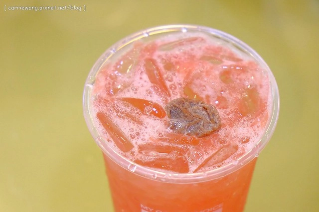 【台中果汁飲料推薦】麻古茶坊。高雄人氣飲料連鎖店進駐台中,新鮮現榨的果汁還看的到果粒,手搖飲料也可以清爽無負擔 @飛天璇的口袋