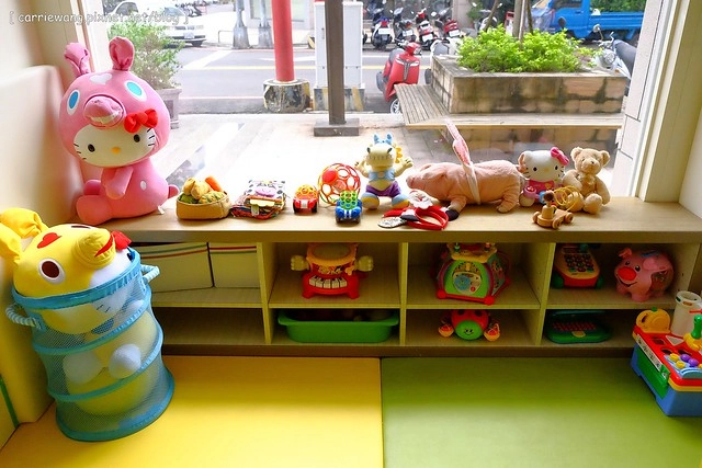 【台中親子餐廳】小布萊恩親子樂園餐廳.Little Brian。有遊戲區、兒童餐、尿布檯、哺乳室…適合0~4歲的小小孩,還會不定期舉辦寶寶爬行比賽和抓周活動 @飛天璇的口袋