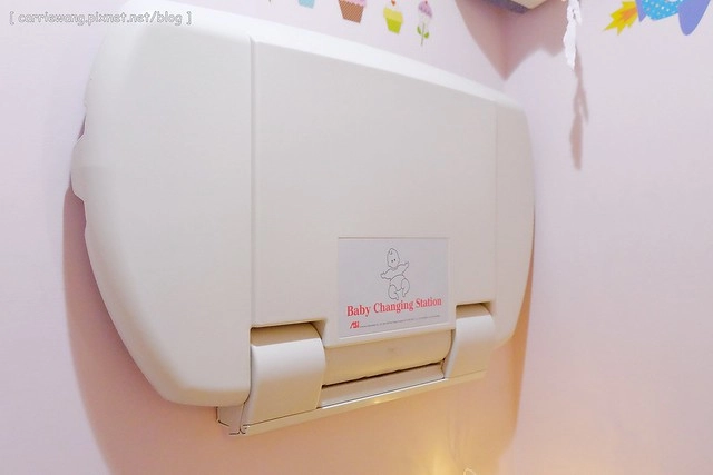 【台中親子餐廳】小布萊恩親子樂園餐廳.Little Brian。有遊戲區、兒童餐、尿布檯、哺乳室…適合0~4歲的小小孩,還會不定期舉辦寶寶爬行比賽和抓周活動 @飛天璇的口袋