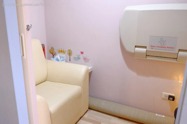 【台中親子餐廳】小布萊恩親子樂園餐廳.Little Brian。有遊戲區、兒童餐、尿布檯、哺乳室…適合0~4歲的小小孩,還會不定期舉辦寶寶爬行比賽和抓周活動 @飛天璇的口袋