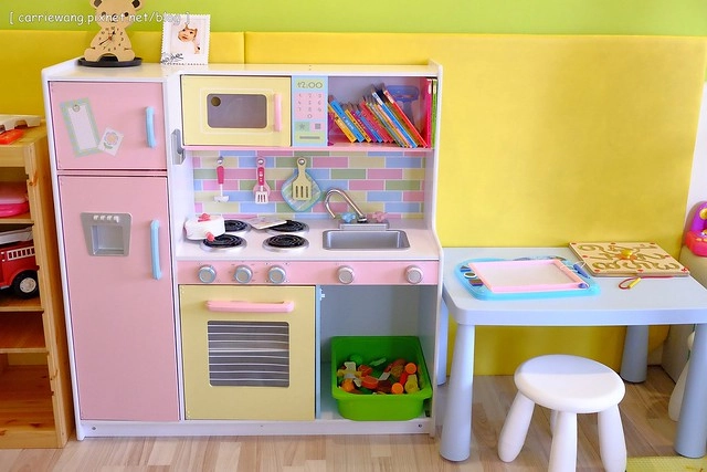 【台中親子餐廳】小布萊恩親子樂園餐廳.Little Brian。有遊戲區、兒童餐、尿布檯、哺乳室…適合0~4歲的小小孩,還會不定期舉辦寶寶爬行比賽和抓周活動 @飛天璇的口袋