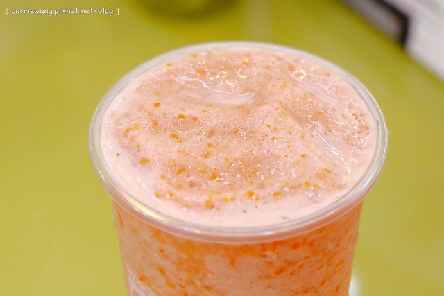 【台中果汁飲料推薦】麻古茶坊。高雄人氣飲料連鎖店進駐台中,新鮮現榨的果汁還看的到果粒,手搖飲料也可以清爽無負擔 @飛天璇的口袋