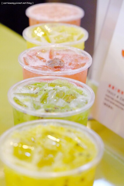 【台中果汁飲料推薦】麻古茶坊。高雄人氣飲料連鎖店進駐台中,新鮮現榨的果汁還看的到果粒,手搖飲料也可以清爽無負擔 @飛天璇的口袋