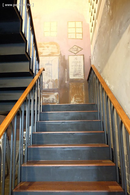 【台中義大利麵】薄多義義式手工披薩.Bite 2 eat@公益店。平價義式餐廳進駐台中,義大利麵和披薩都滿推薦的,裝潢帶有復古歐洲街道氛圍 @飛天璇的口袋