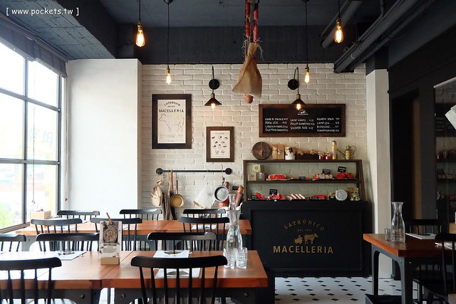 【台中義大利麵】薄多義義式手工披薩.Bite 2 eat@公益店。平價義式餐廳進駐台中,義大利麵和披薩都滿推薦的,裝潢帶有復古歐洲街道氛圍 @飛天璇的口袋