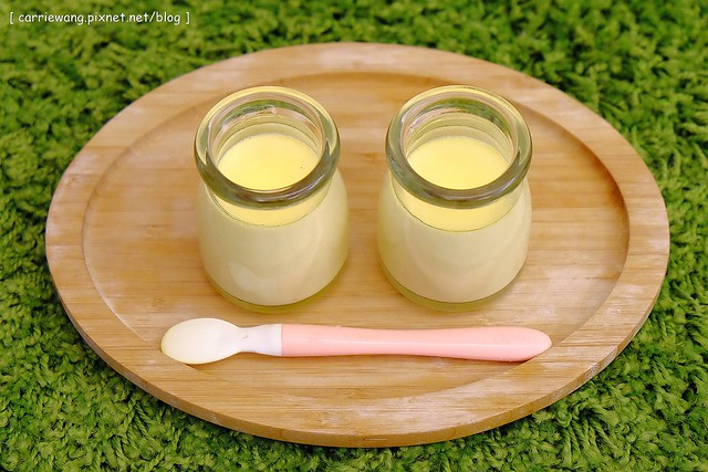 【育兒日記分享】寶寶的副食品食譜:蛋黃布丁。自製母乳手工布丁,滿7個月就可以吃了,兼具營養與衛生,第一次動手DIY就成功 @飛天璇的口袋