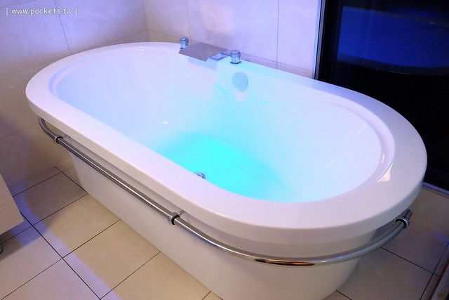 【宜蘭民宿推薦】五結.宜蘭F1特色民宿。假日提供包棟,可以BBQ和開趴,傑克書房天花板是一本大書(贈送一張住宿券抽獎,詳情辦法請看文末) @飛天璇的口袋