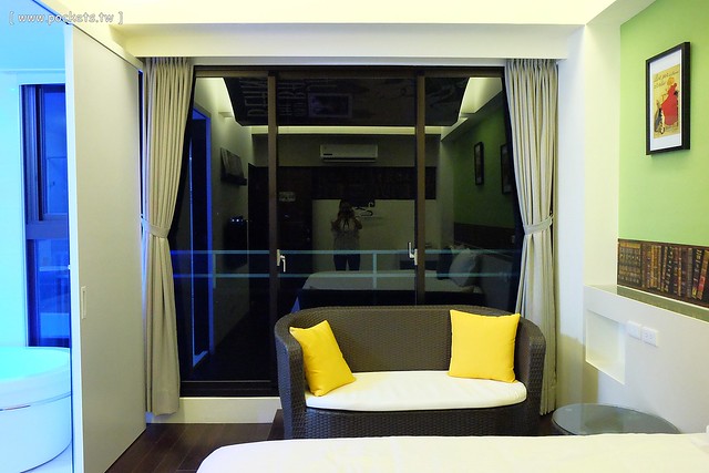 【宜蘭民宿推薦】五結.宜蘭F1特色民宿。假日提供包棟,可以BBQ和開趴,傑克書房天花板是一本大書(贈送一張住宿券抽獎,詳情辦法請看文末) @飛天璇的口袋